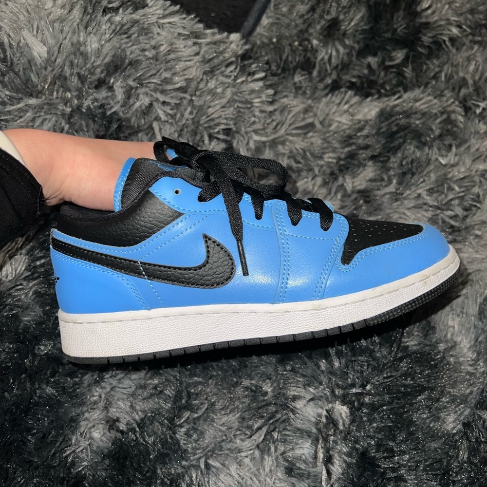 Grade school Jordan 1 lows.